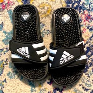 Adidas kids slides size 1C